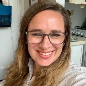 Meet your Posher, Elise